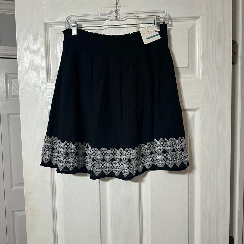 NWT Old Navy Black Skater Mini Skirt with Pleated Embellishments - Picture 6 of 13